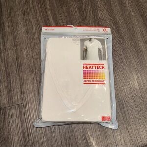 UNIQLO Men Heattech V Neck Short Sleeve T shirt Heat Tech Warm Winter